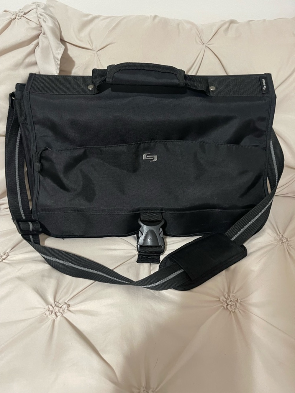 Solo Black Messenger Bag - Sleek Commuter Briefcase
